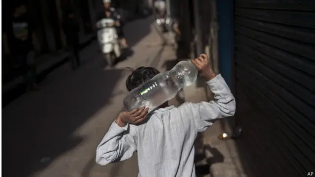 مقامات دهلی از مردم خواسته اند مایعات زیاد بنوشند