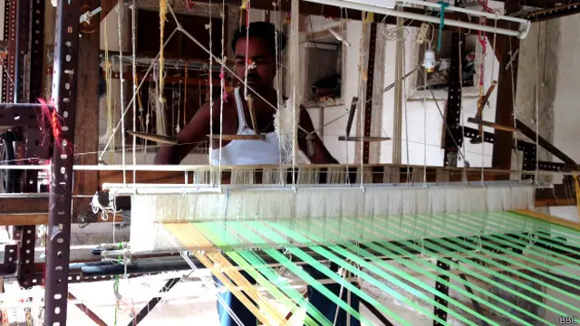 चंदेरी साड़ियों की गर्मियों में बहुत मांग है