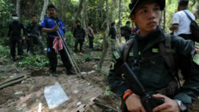 လူမှောင်ခိုကူးသူတွေရဲ့ စခန်းဟောင်း ၃၀ကိုလည်း တွေ့ရှိခဲ့