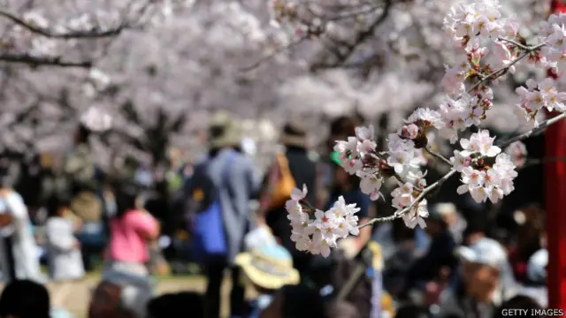 Dân số Nhật bị giảm và bị lão hóa cùng lúc.