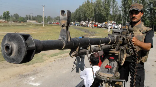 10 لیویز اہلکاروں کو یونیفارم میں سیکورٹی اہلکاروں کے ساتھ جھگڑا کرنے پر برطرف کیا گیا ہے