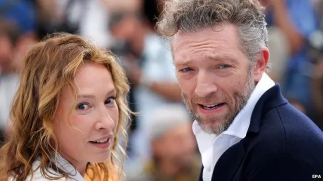  فرانسوي ستورو ایمانویل بیرکوټ او وینسینټ کاسیل په مون روی کې معکوس رول لوبولی دی.