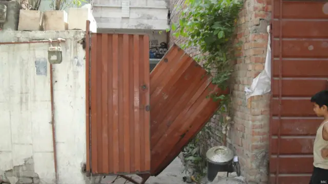 مشتعل ہجوم نے عیسائیوں کے گھروں کو نقصان پہنچایا اور توڑ پھوڑ کی۔