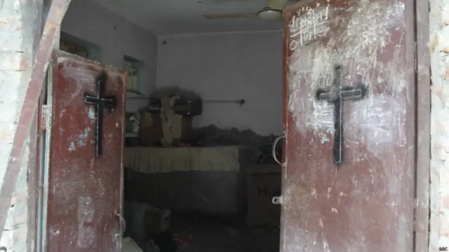 عیسائی خاندان کا ایک گھر جس کے مکین حملے کے خوف سےکسی دوسری جگہ منتقل ہو چکے ہیں۔