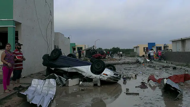 Tornado melanda Kota Ciudad Acuna, bagian utara Meksiko dekat perbatasan Amerika Serikat.