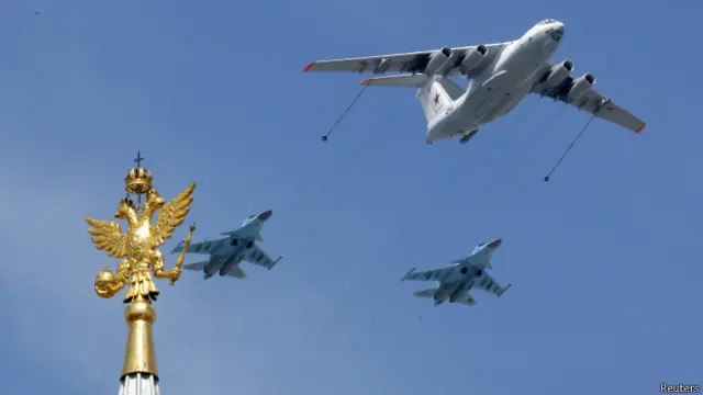 Rus savaş uçakları, Mayıs ayı başında 2. Dünya Savaşı'nın bitişinin 70. yıldönümünde yapılan geçit töreninde.