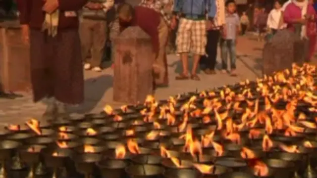 अप्रैल में आए भूकंप के बाद राजनीतिक पार्टियों पर दबाव है.