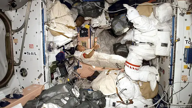 Астронавты говорят, что пребывание в невесомости приводит к симптомам, напоминающим простуду 