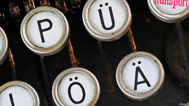 Клавиши пишущей машинки с иностранным шрифтом