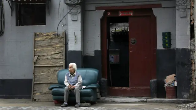 加速进入老龄社会的中国力图改善养老金管理方式。