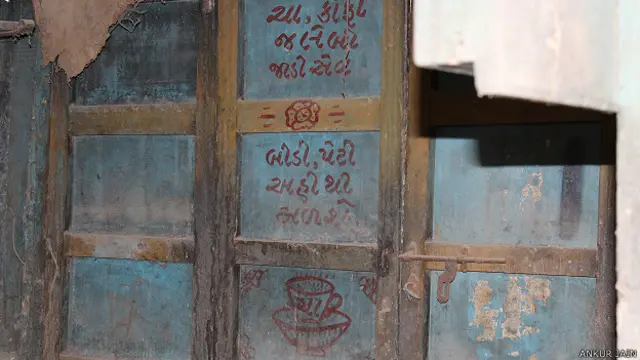 मोदी जहां बेचते थे चाय