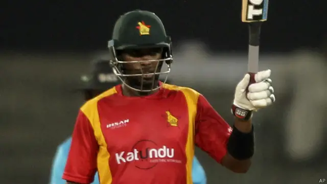 ایلٹن چگمبورہ نے 10 چوکوں اور چار چوکوں کی مدد سے 117 رنز بنائے