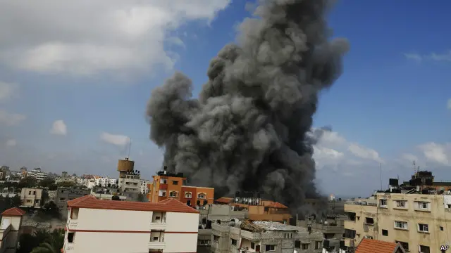 إسرائيل تقول إن ثلاثة صواريخ أطلقت عليها الأربعاء.