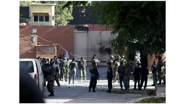 اسوشېټېډ پرېس خبري آژانس وايي، په هوټل کې تر ډېره بهرنیان تګ – راتګ لري. 