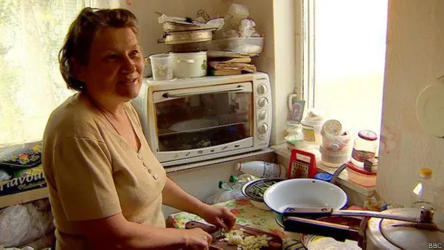 Світлана вирощує овочі на своєму городі