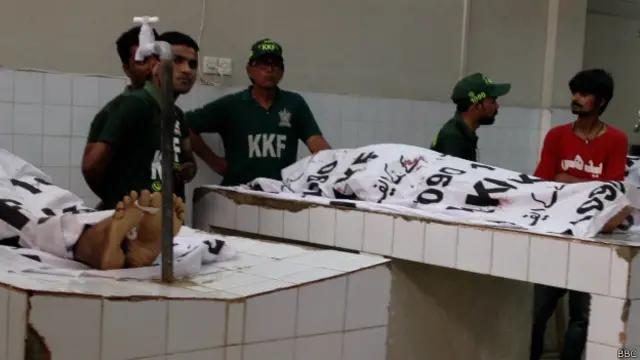 کراچی پولیس کے مطابق گذشتہ ماہ کے دوران شہر میں 12 پولیس اہلکاروں کو ہلاک کیا گیا جن میں دو ڈی ایس پی بھی شامل تھے