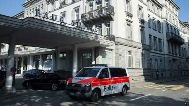 警車守在酒店門外