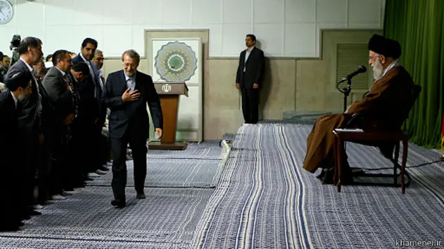 دیدار آیت الله خامنه ای با نمایندگان، در شروع آخرین سال از دوره نهم مجلس شورای اسلامی انجام شده است