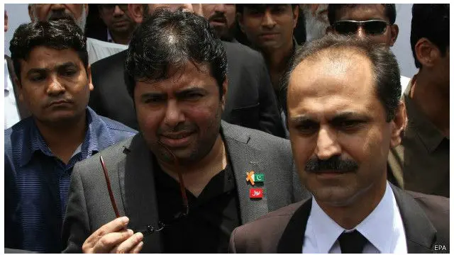 ایف آئی اے کی استدعا پر جعلی ڈگریوں کے معاملے میں انفارمیشن ٹیکنالوجی کی کمپنی ایگزیکٹ کے سربراہ شعیب شیخ اور وقاص عتیق سمیت پانچ ڈائریکٹروں کو سات جون تک جسمانی ریمانڈ پر ایف آئی کے حوالے کیا تھا