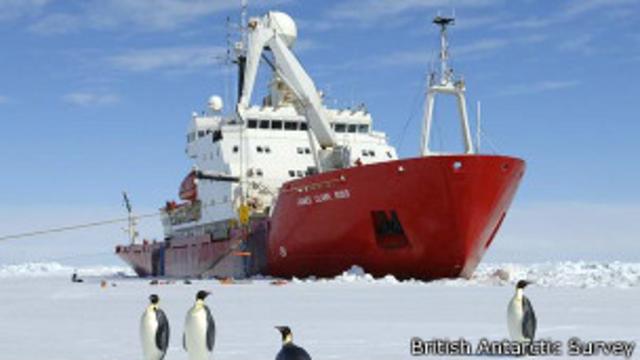 Barco en la Antártica