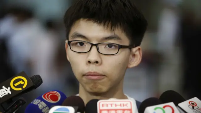 BBC中文网与马来西亚一名华裔记者了解情况，该记者说有关黄之峰被拒入境事件主要受到华文媒体的关注，主流马来媒体没有特别关注。