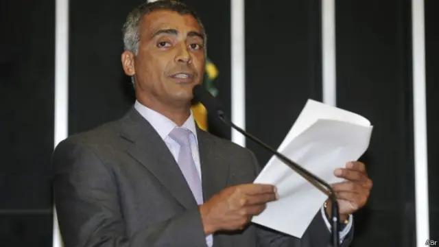 Romario menyatakan dirinya mendukung agar dugaan korupsi di CBF diselidiki secara terbuka.