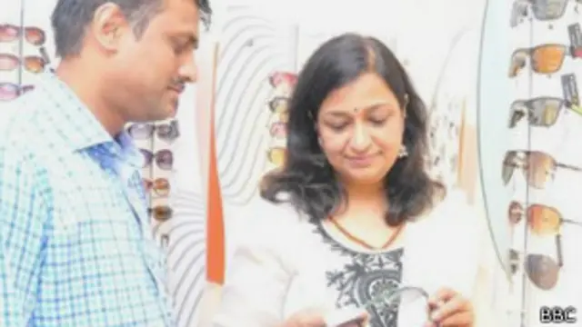 शोरूम की मालकिन जोगू लाम्बा