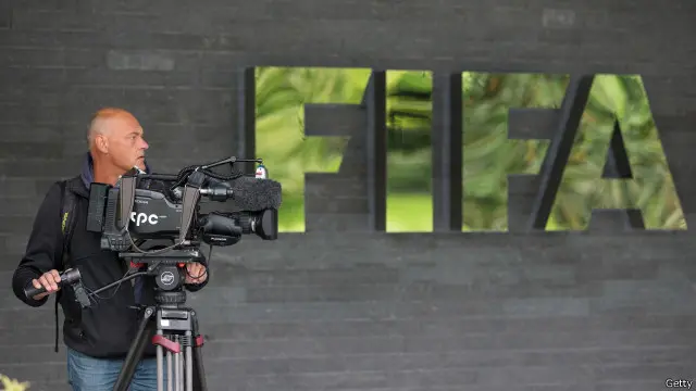 FIFA总部外的记者