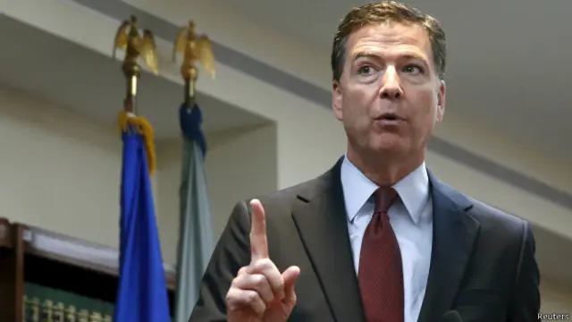 صحافیوں سے بات کرتے ہوئے ایف بی آئی کے ڈائریکٹر جیمز کومی نے بتایا کہ کیوں امریکہ نے کارروائی کی ہے