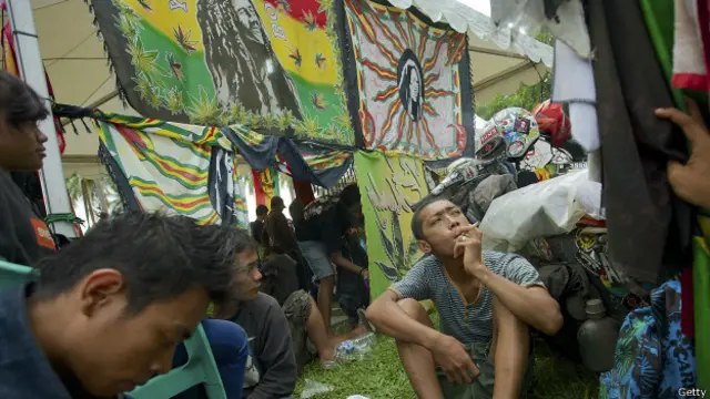 Wajah Bob Marley dan bendera merah, hijau, dan emas dapat dengan mudah ditemui di Indonesia.