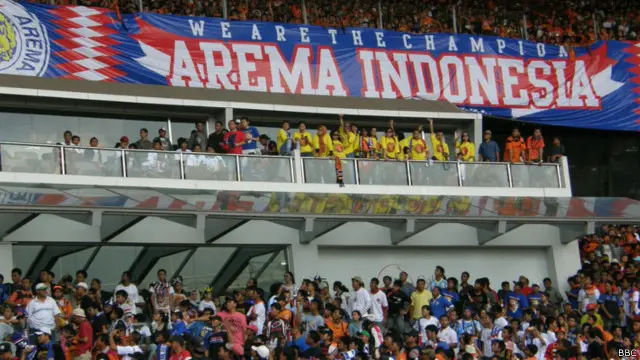 Penggemar sepak bola Indonesia menanti-nanti TSC.