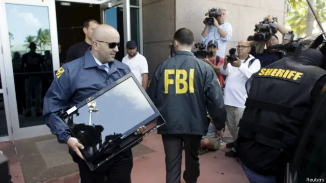 ФБР проводит изъятие вещдоков
