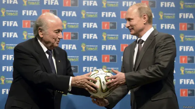 Cựu Chủ tịch Fifa Sepp Blatter và Tổng thống Nga Vladimir Putin