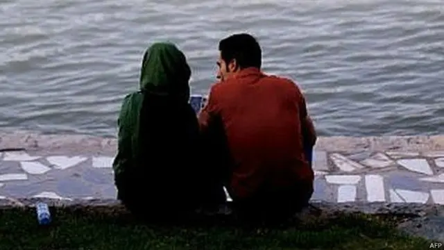 شاب وشابة إيرانيين