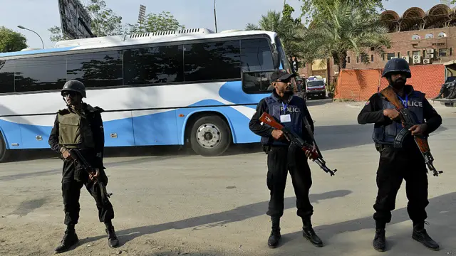 سنہ 2009 میں سری لنکن کرکٹ ٹیم پر حملے کے بعد سے پاکستان میں انٹرنیشنل کرکٹ میچ منعقد نہیں ہو سکے تھے اور چھ برس تک پاکستانی ٹیم اپنی ہوم سیریز بیرون ملک کھیلنے پر مجبور رہی۔ زمبابوے کی ٹیم کے دورے کے موقعے پر سکیورٹی کے انتہائی سخت اقدامات کیے گئے ہیں۔