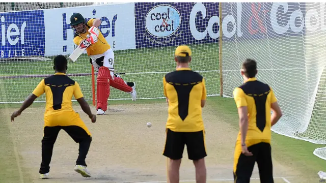 زمبابوے کی ٹیم نے دونوں ٹی 20 میچوں اور پہلے ایک روزہ میچ میں توقعات کے برعکس عمدہ کارکردگی کا مظاہرہ کیا اور میزبان ٹیم کو کوئی میچ بھی آسانی سے جیتنے نہیں دیا۔