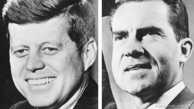 ABD'deki 1960 seçimlerinde Nixon-Kennedy tartışmalarında fiziksel görünüm önemli bir faktör haline gelmişti. Araştırmalar, seçmenlerin fiziksel olarak daha çekici adaylara yöneldiğini gösteriyor.