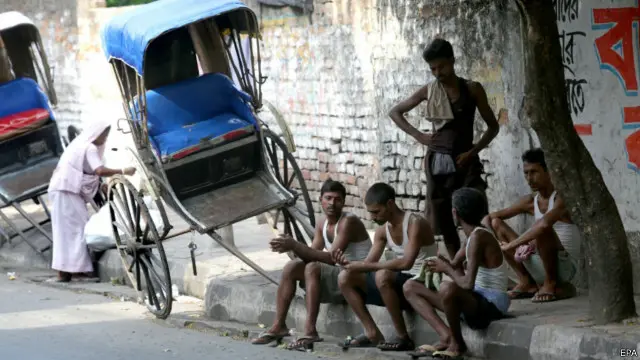 دمای هوا در کلکته بیش از چهل درجه سانتی‌گراد بوده است