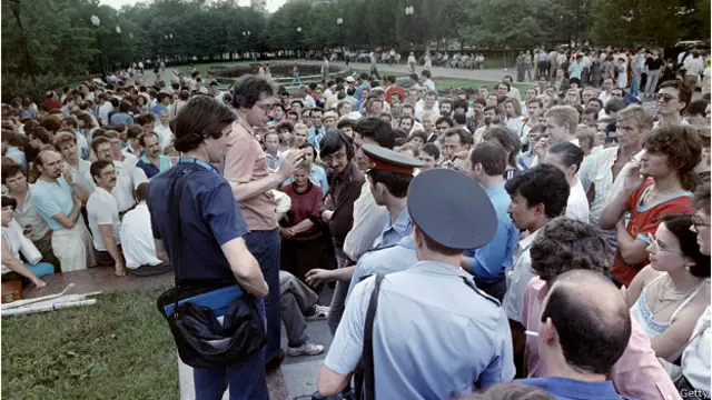 Пушкинский сквер в Москве в эпоху перестройки и гласности