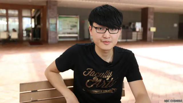 香港大学学生会会长冯敬恩接受BBC中文网访问(29/052015)（BBC中文网照片）
