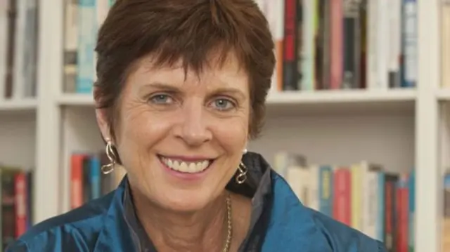 پروفیسر رچرڈسن آئرلینڈ میں پیدا ہوئیں اور ڈبلن کے ٹرینیٹی کالج میں تعلیم حاصل کی