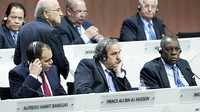 يلقي كل مرشح عرضه لمدة 15 دقيقة أمام أعضاء الفيفا في محاولة لكسب أصواتهم