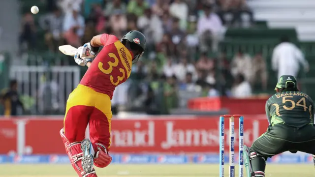 زمباوے کی جانب سے چبھابھا نے اپنے کریئر کا سب سے زیادہ سکور کیا۔ انھوں نے 100 گیندوں میں 11 چوکوں اور ایک چھکے کی مدد سے 99 رنز سکور کیے۔