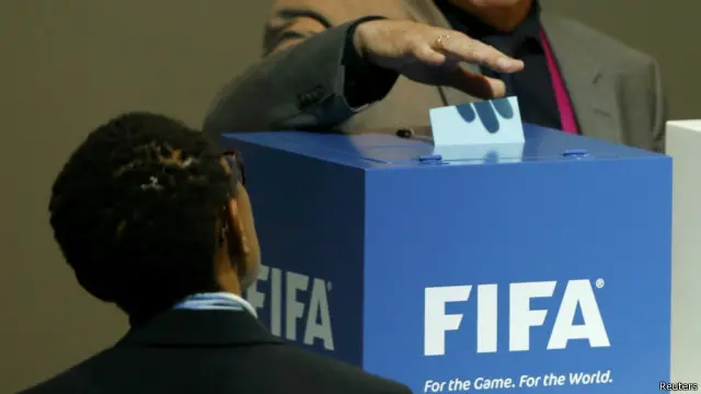 بدأ أعضاء الفيفا في التصويت لاختيار رئيس لها