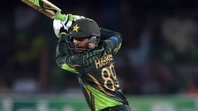 حارث سہیل اور شعیب ملک نے 48 ویں اوور میں پاکستانی ٹیم کو چھ وکٹوں سے میچ اور سیریز جتوادی۔