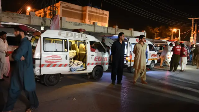 مفتی احتشام الحق اور ان کے بیٹے کی لاش کو پوسٹ مارٹم کے لیے قریبی ہسپتال منتقل کیا گیا ہے (فائل فوٹو)