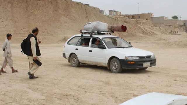 ګڼ کسان په جګړه کې له ایسار کلي کوره وتلو ته اړ شوي دي