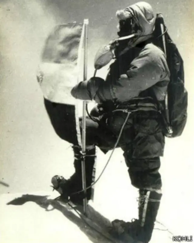 आंग कामी एवरेस्ट के शिखर पर