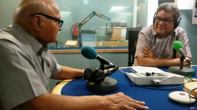 कर्नल नरेंद्र कुमार बीबीसी स्टूडियो में रेहान फ़ज़ल के साथ