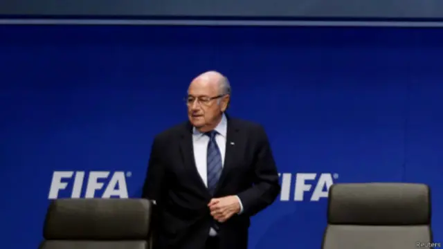 ඩොලර් මිලියන දහයක අල්ලසක් ගැනීමේ සිදුවීමට තමා කිසිදු ආකාරයකින් සම්බන්ධ නැති බවයි ඔහු පවසන්නේ